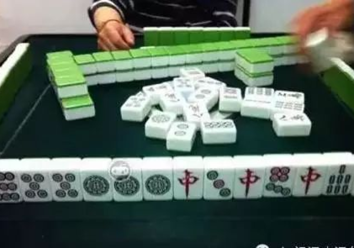 【重磅来袭】“黄冈麻将如何拿到好牌”-玩家曝光开挂流程